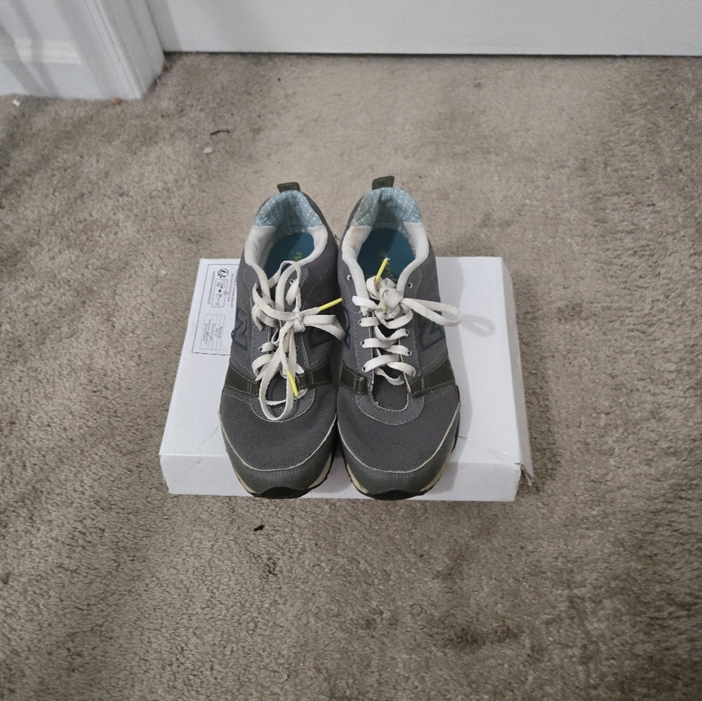 Sneakers - Picture 6 of 8